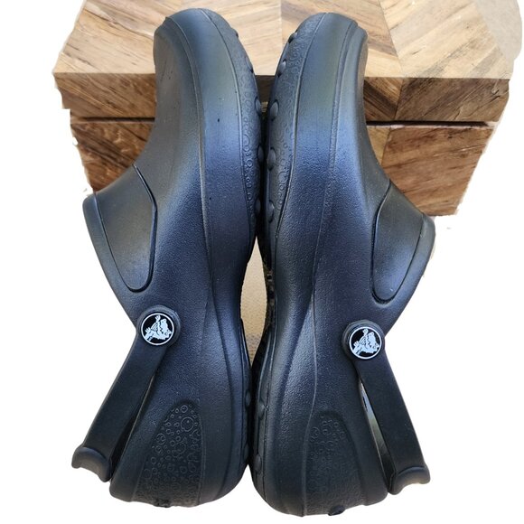 Crocs Women's Slip-Resistant work Clogs, Size 7 - Picture 4 of 9